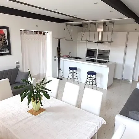 Elisabeth Waterfront Apartment-3